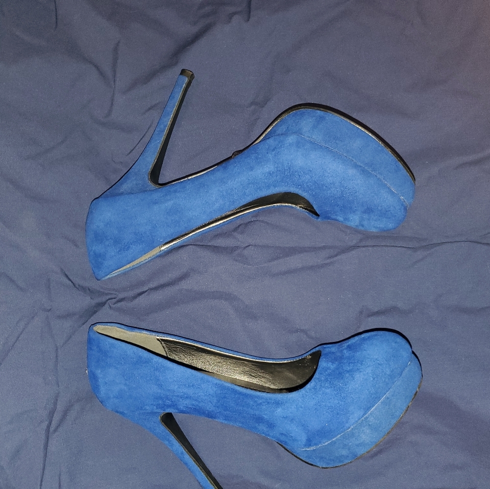 Heels - Picture 4 of 4